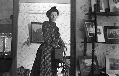 10 Historic Selfie Moments That Shaped the Trend